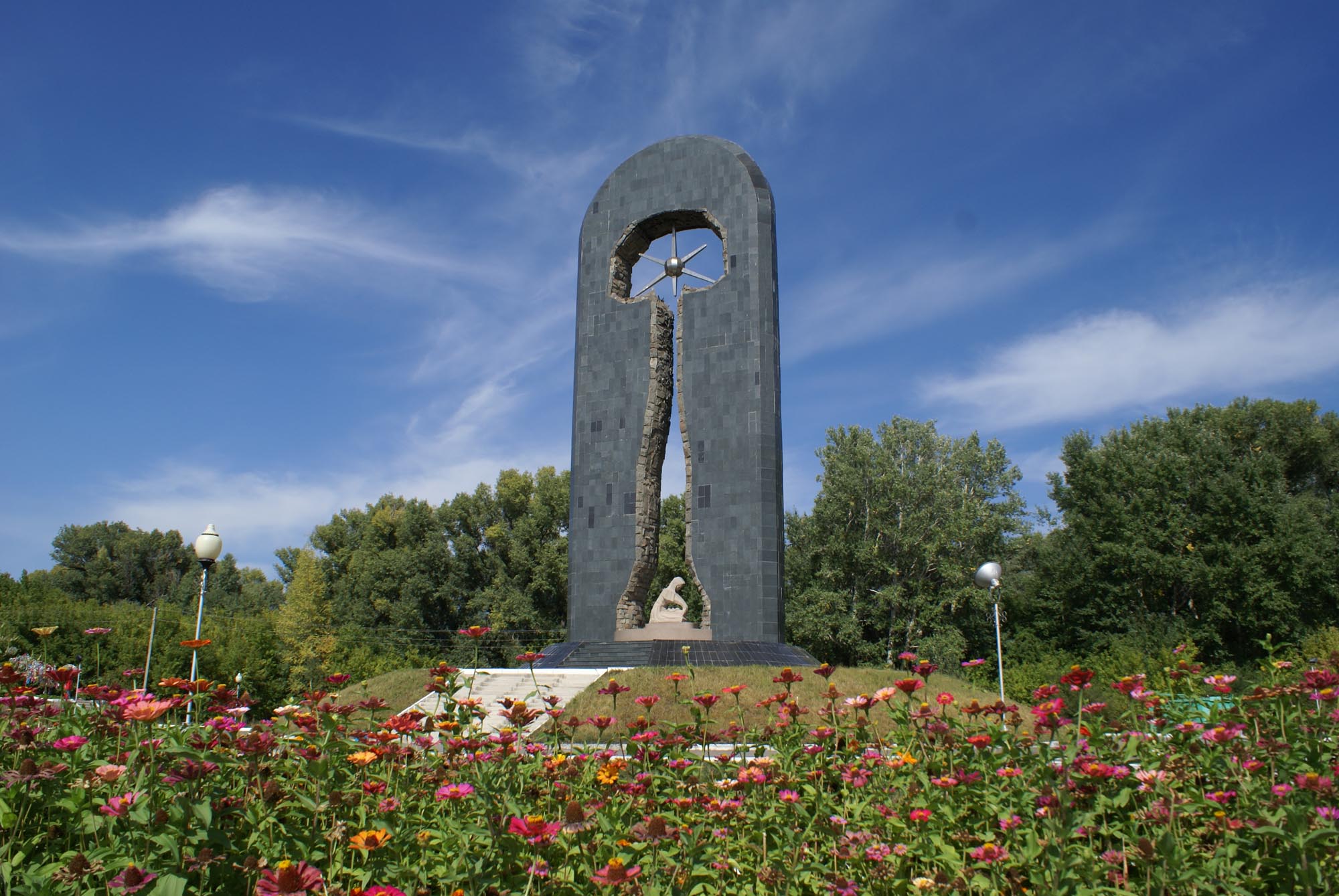 Монумент «Сильнее Смерти»