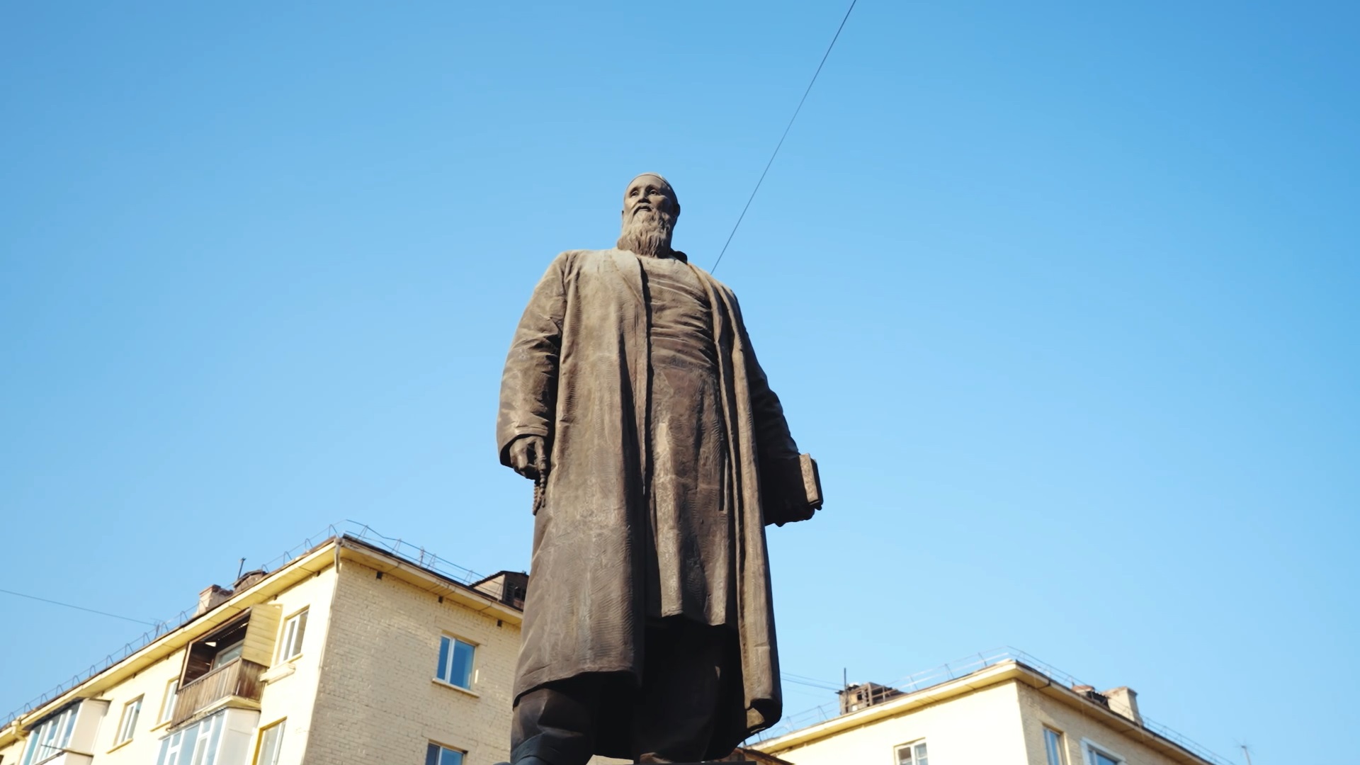 Шакарим Кудайбердиев: от бюста до памятника