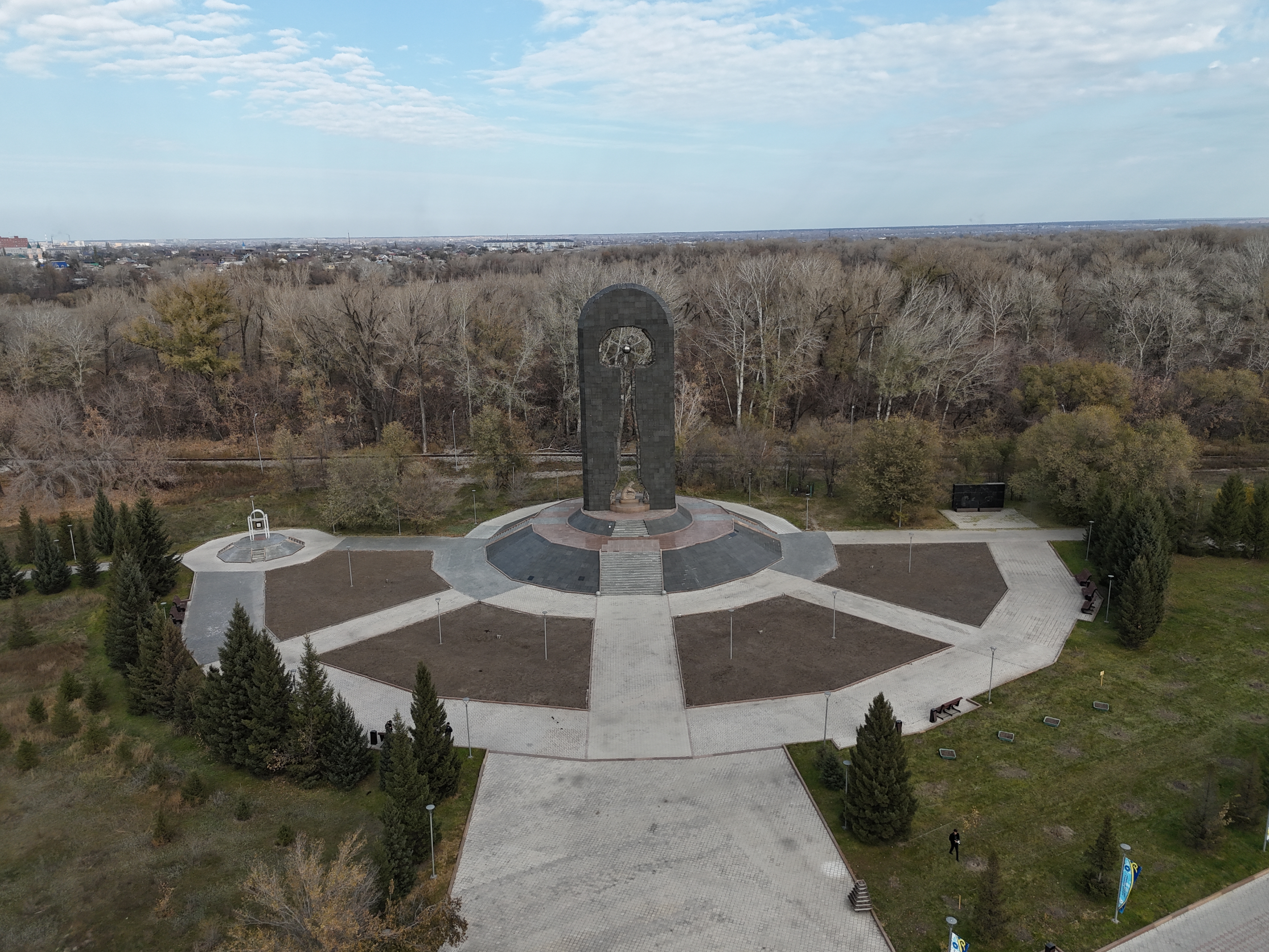 Монумент «Сильнее Смерти»